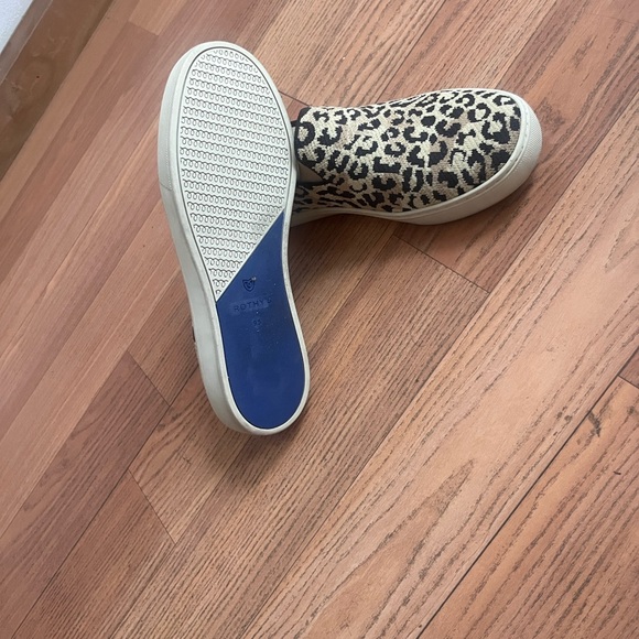 Leopard Pattern Slip-On Shoes - Picture 3 of 5